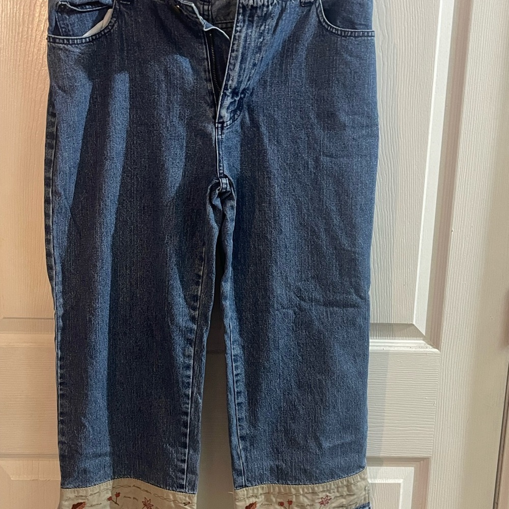 Stylish Blue Embroidered Cropped Jeans - Picture 2 of 6